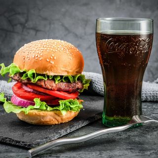 ბურგერს + კოკა-კოლა / Burger + Coke