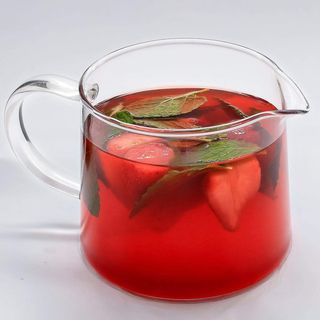 Черный чай с клубникой