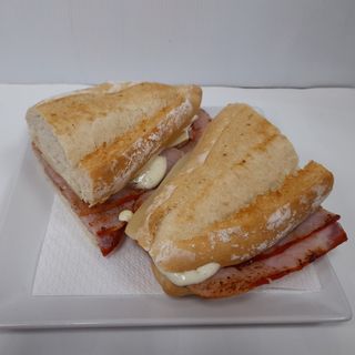 Bocadillo cabrito