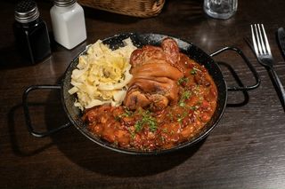 Ciolan afumat cu fasole prăjită