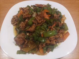 67. Свинско месо с пресни чушки (700гр)