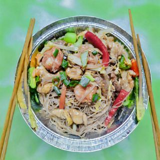 61. Fideos de arroz estilo Singapore