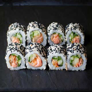 Рол Каліфорнія з темпура лососем в кунжуті CLASSIC (270/60г)