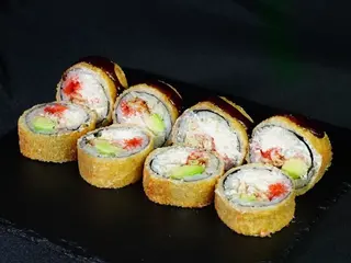 Roll w tempurze z węgorzem i masago (8szt) (270g)