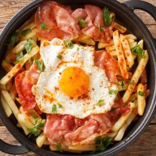 Batatas Fritas com Ovo e Presunto
