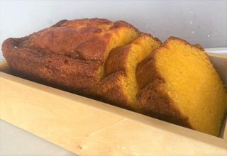 Fatia de bolo de avó laranja