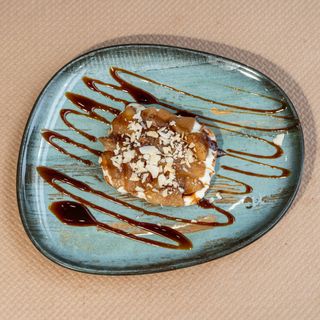 15. Queso Rulo De Cabra Con Manzana Caramelizada Y Almendras