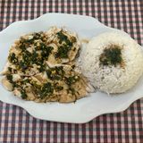52. Pollo al vapor combinado con arroz blanco