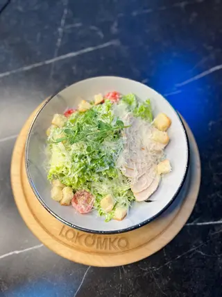 Цезарь с курицей (250г)