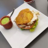 Patacón Pollo Desmenuzado