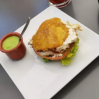 Patacón Pollo Desmenuzado