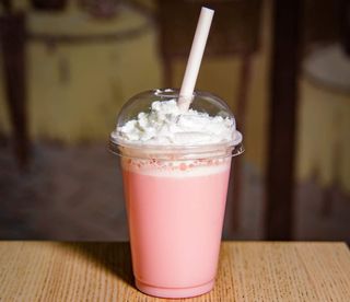 Milkshake pink yang cubanane si capsuni