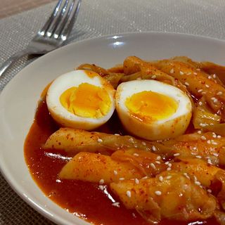 Tteokbokki (bolo de arroz)