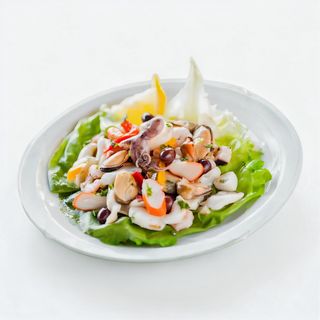 Insalata con Pesce Misto