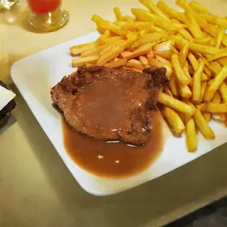 Natur šnicla sa prilogom 200 gr