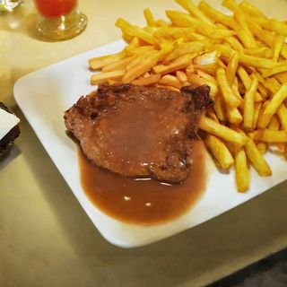 Natur šnicla sa prilogom 200 gr