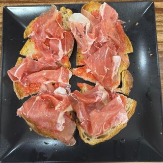 Tosta de jamón ibérico tomate rallado y AOVE