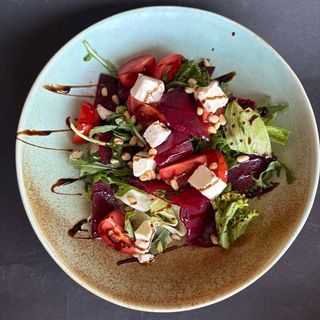 Салат з буряком та фетою