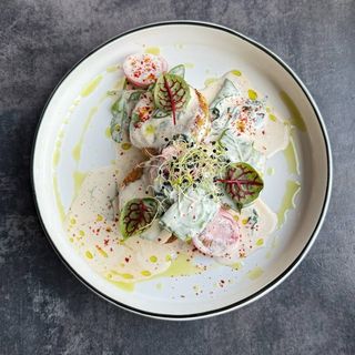 Шпинатні сирники з соусом блю чіз (250г)