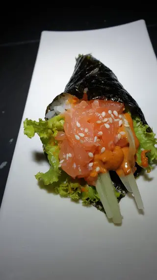 42. Spicy sake temaki