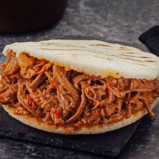 Arepa De Carne Mechada (1 Ud.)