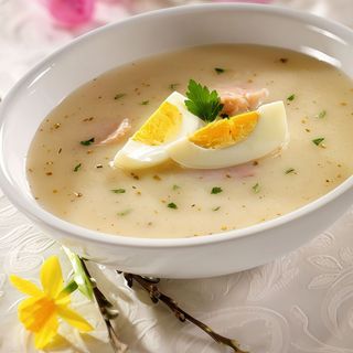 Żurek z kiełbasą i jajkiem