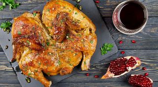 Цыплёнок табака под сливочно-чесночным соусом