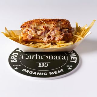 Hot dog de cerdo con carbonara