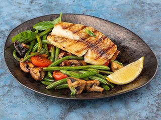 ФІЛЕ МОРСЬКОГО ОКУНЯ З ОВОЧАМИ (300g)