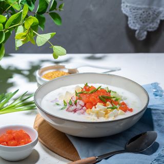 Окрошка з лососем