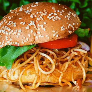 Veg noodle burger
