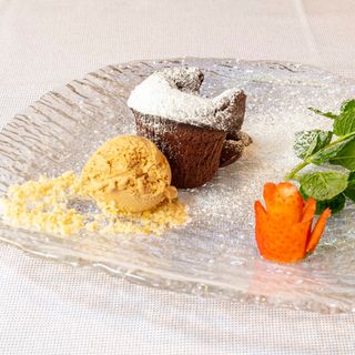 Coulant De Chocolate Guanaja Con Helado De Dulce De Leche