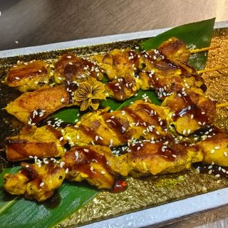 Brochetas de pollo thal 