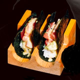 61. Tacos atún (2 piezas)