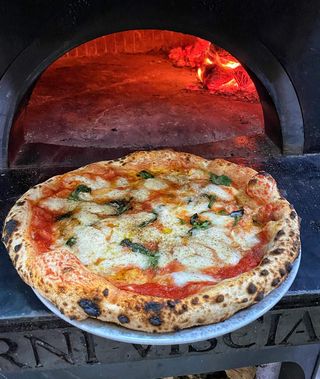 Pizza Provola Y Pepe (33 Cm.)