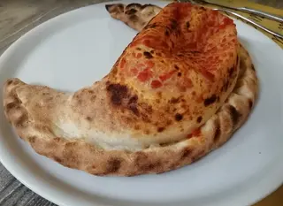 Calzone ai 4 formaggi