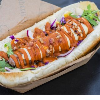 Hot dog s topljenim Cheddarom