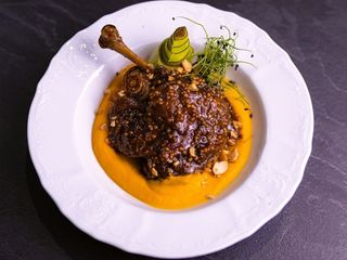 Качина ніжка з бататовим пюре