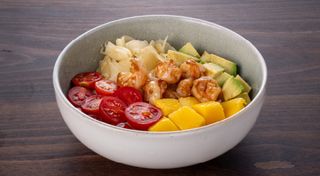 Боул з тигровою креветкою, манго та рисом