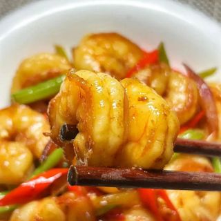 GAMBAS PICANTES CON VERDURA  