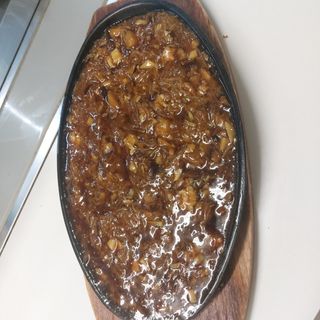 96. Fideos Chinos Fritos Con Salsa De Carne Picada