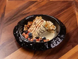 Естерхазі з ванільним соусом (120g)