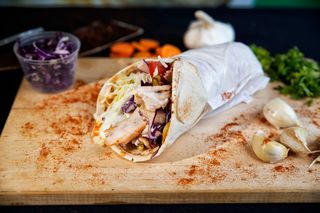 Shaorma mare pui + doza Coca cola