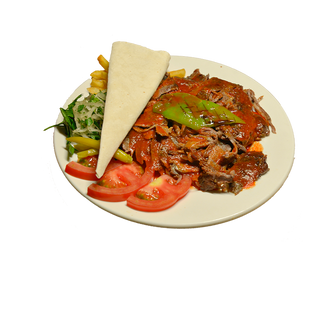 Донер с говядиной на тарелке