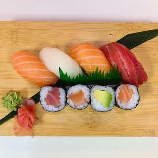 W101 .Hachi Combo (8 Uds.)