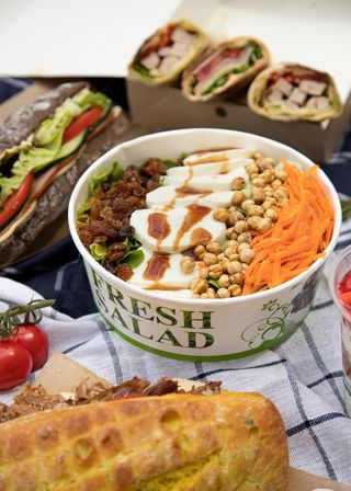 Обикновена чабата 250гр.+ Салата по избор 400гр.+ Напитка по Избор