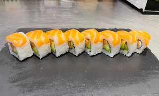 Uramaki Salmón Flambe (8 Uds.)