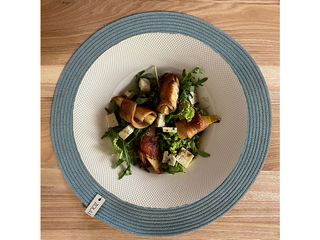 Салат з сиром та грушею (225г)