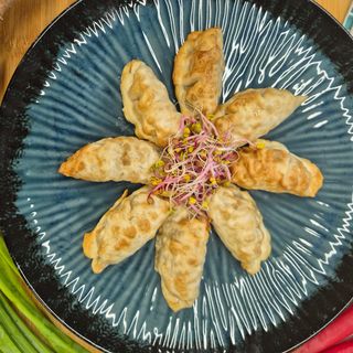 Pierożki gyoza z kaczka - 8 szt.