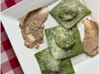 Величезні зелені равіолі з м`ясом курки (165g)